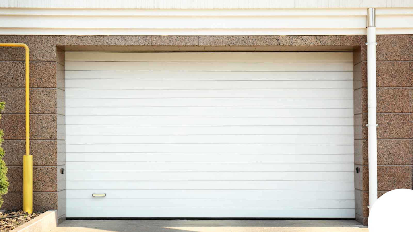 Garage Door in Ad Mer, Tampa, FL — James Cable Replacement Tampa Garage Door in Ad Mer, Tampa, FL — James Cable Replacement Tampa